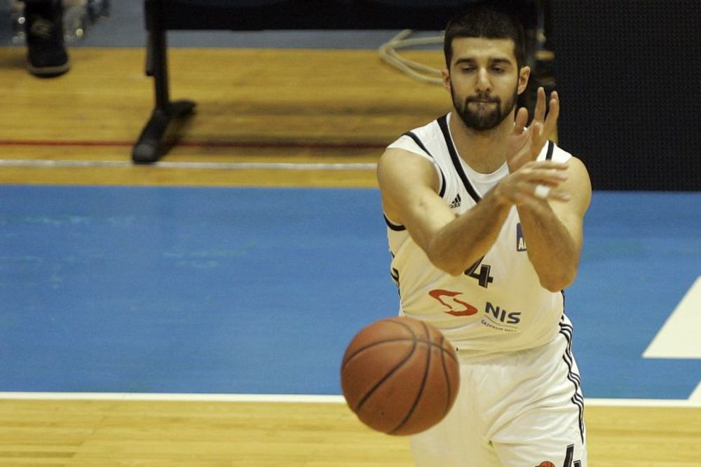 Cvetković imitirao Teodosića: Fenomenalna asistencija bez gledanja pleja Partizana! (VIDEO)