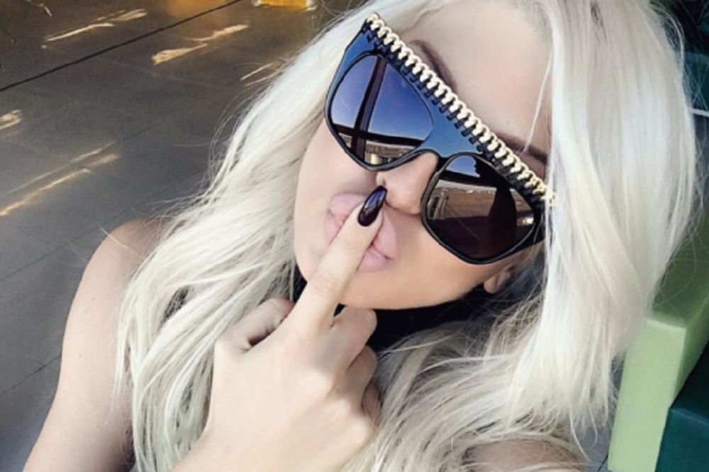 Umorna i obnažena: Ovako Jelena Karleuša izgleda bez šminke! (FOTO)