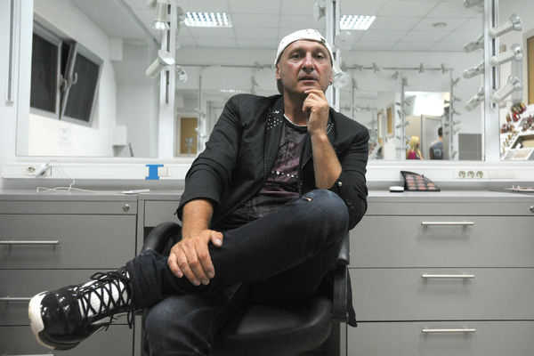 Ovo još nismo videli! Miki Mećava pokazao kako izgleda bez marame! (VIDEO)