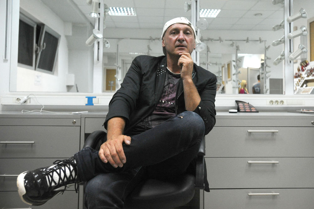 Ovo još nismo videli! Miki Mećava pokazao kako izgleda bez marame! (VIDEO)