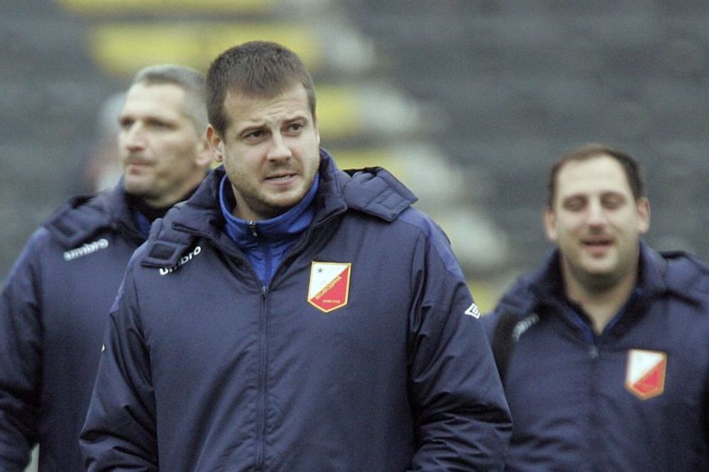 Trener Spartaka bio pijan na utakmici?! Pljuštale psovke između njega i Lalatovića! (VIDEO)
