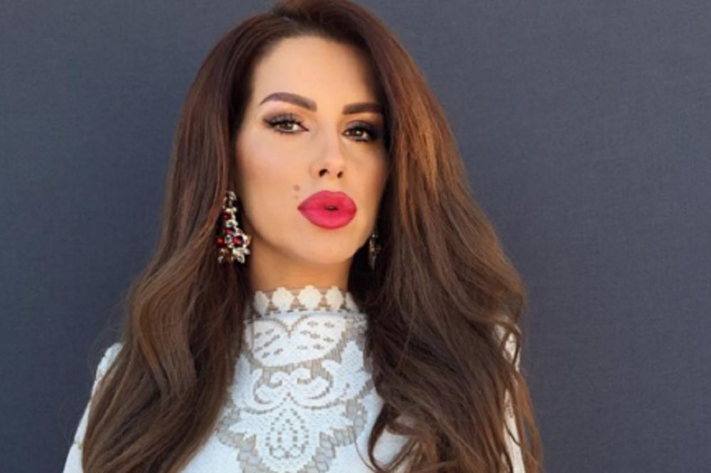 Raduje se prinovi: Seka Aleksić pokazala trudnički stomačić! (FOTO)