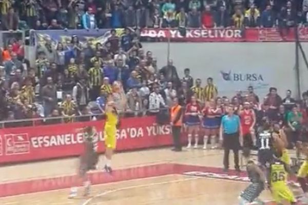 Bogdanović pogodio trojku za pobedu i doneo Kup Fenerbahčeu! (VIDEO)