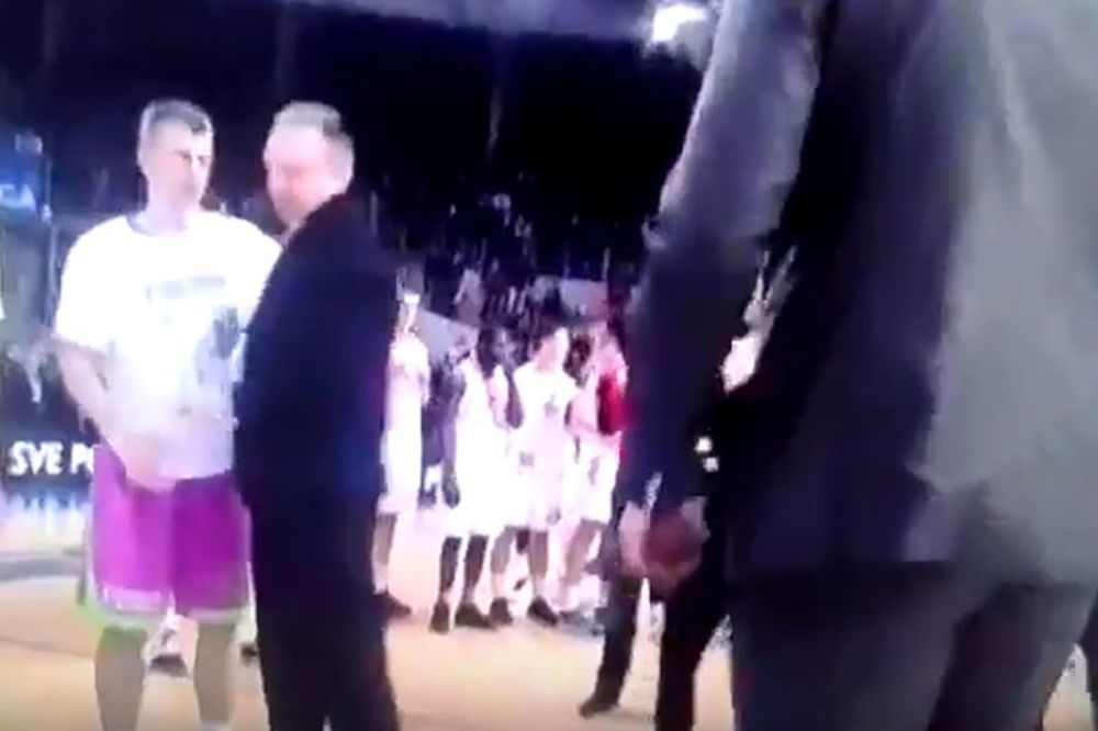 Grobari izviždali Đilasa, dok je delio medalje igračima Mege! (VIDEO)