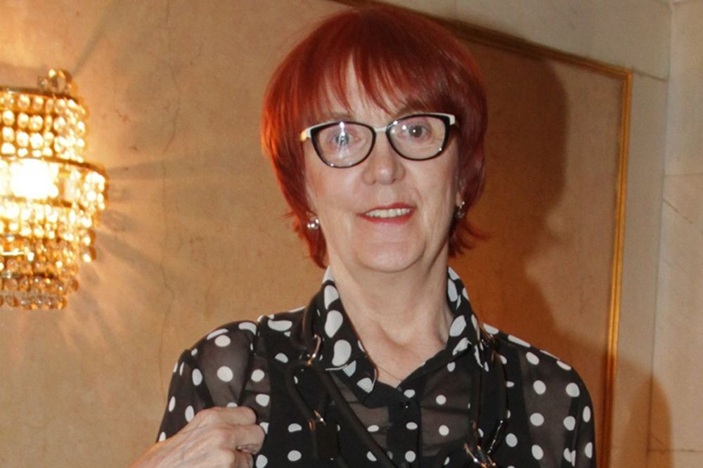 Vedrana Rudan: Amerika je najveće zlo u ljudskoj istoriji, otrovala je celu Srbiju uranijumom! (GIF)