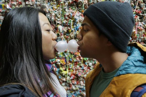 Ne gutaj, ispljuni! Šta se zaista dešava u organizmu kad progutamo žvaku? (FOTO) (VIDEO)