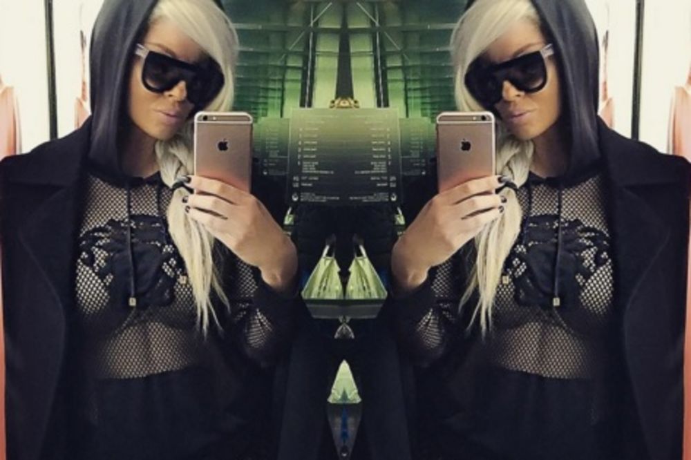 Vrela! JK u roku od 24 sata objavila 4 tako vruće fotke da ćete se zapaliti i vi i net! (FOTO)