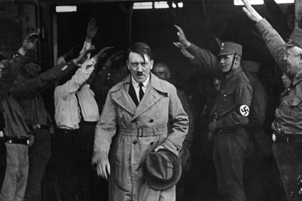 Kompleksi su čudo: Hitler je imao deformisani, malecni penis! (FOTO)