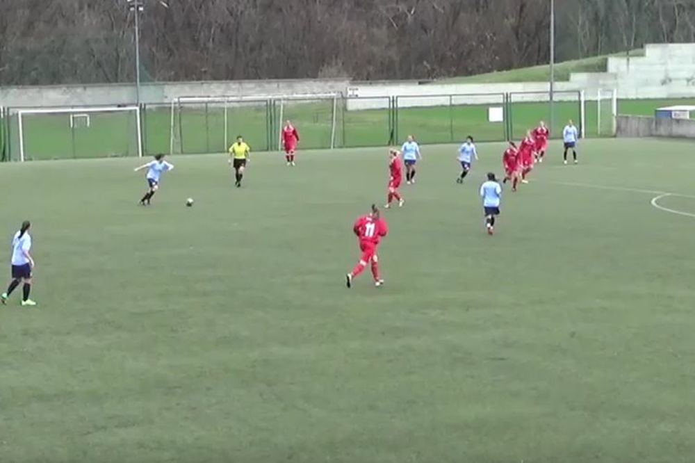 Kroz uši: Fudbalerka Rada poslala projektil za TV špice! (VIDEO)