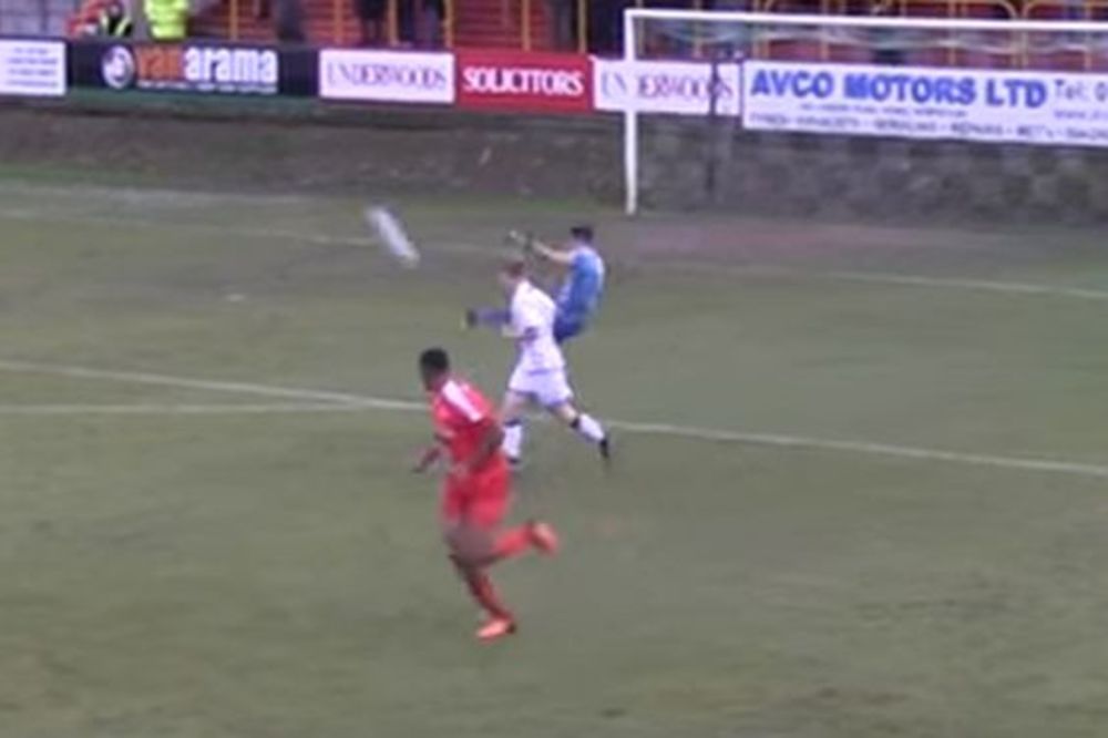 Ovo se događa jednom u životu: Golman postigao pogodak sa 90 metara! (VIDEO)