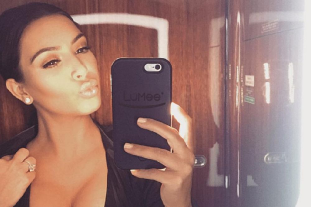 Kim Kardašijan konačno pokazala sina! Fotka ovog medenjaka je skupila više od 2 milona lajkova!