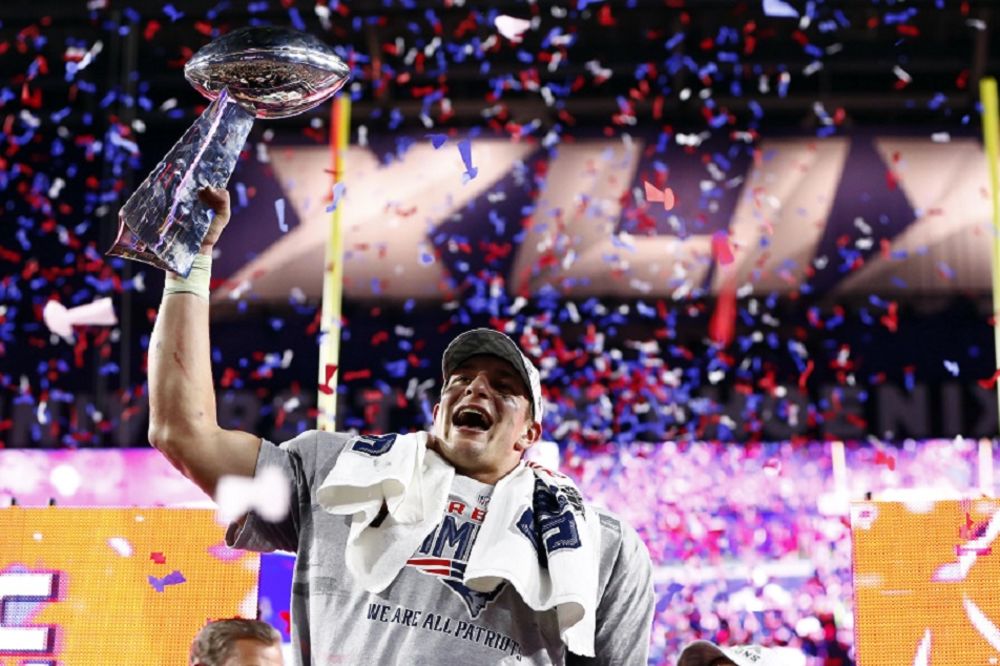 NFL zvezda ponudila momku i devojci 10.000 dolara da imaju za seks pred svima na njegovoj žurci! (VIDEO)