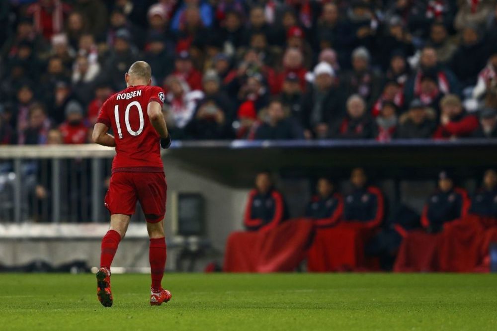 Svi su znali da će Roben ići u levo, u levo, u levo...ali to ga nije sprečilo da postigne gol! (VIDEO)