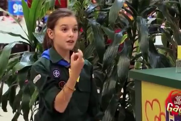 Da li je ovo najjača devojčica na svetu? (VIDEO)