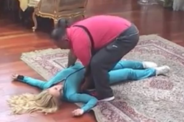 Preplašila Zmaja od Šipova: Slađa pala u nesvest, a njegova reakcija je pobedila! (VIDEO)