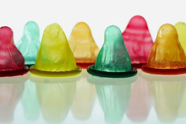 Da li može luđe od ovoga? Sakuplja iskorišćene kondome bivših frajera (GIF)