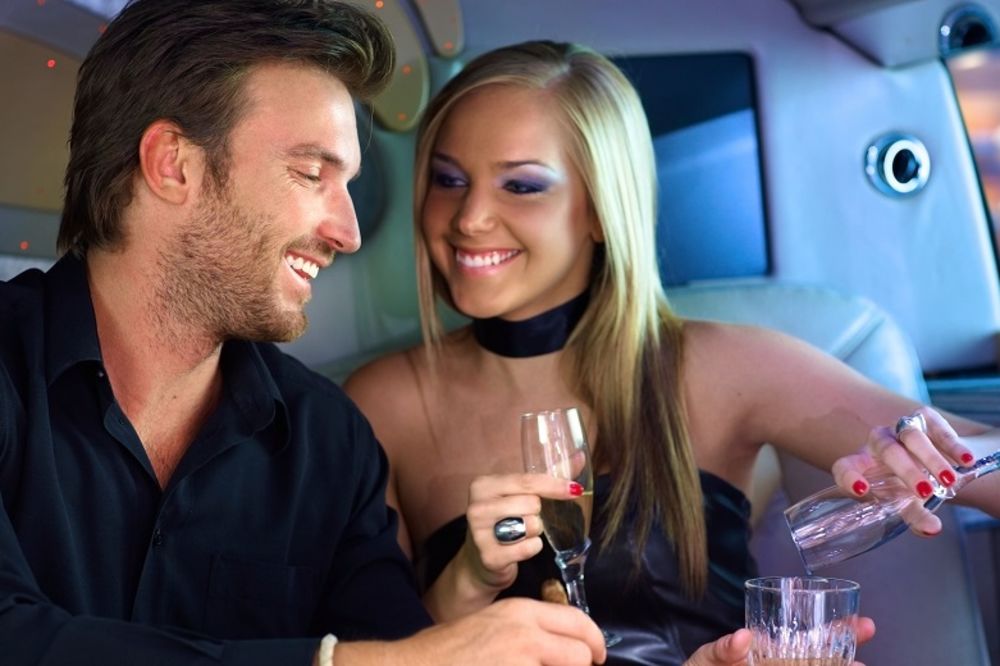 Danas ćete upasti u tajnu vezu koja će morati takva i da ostane (GIF)