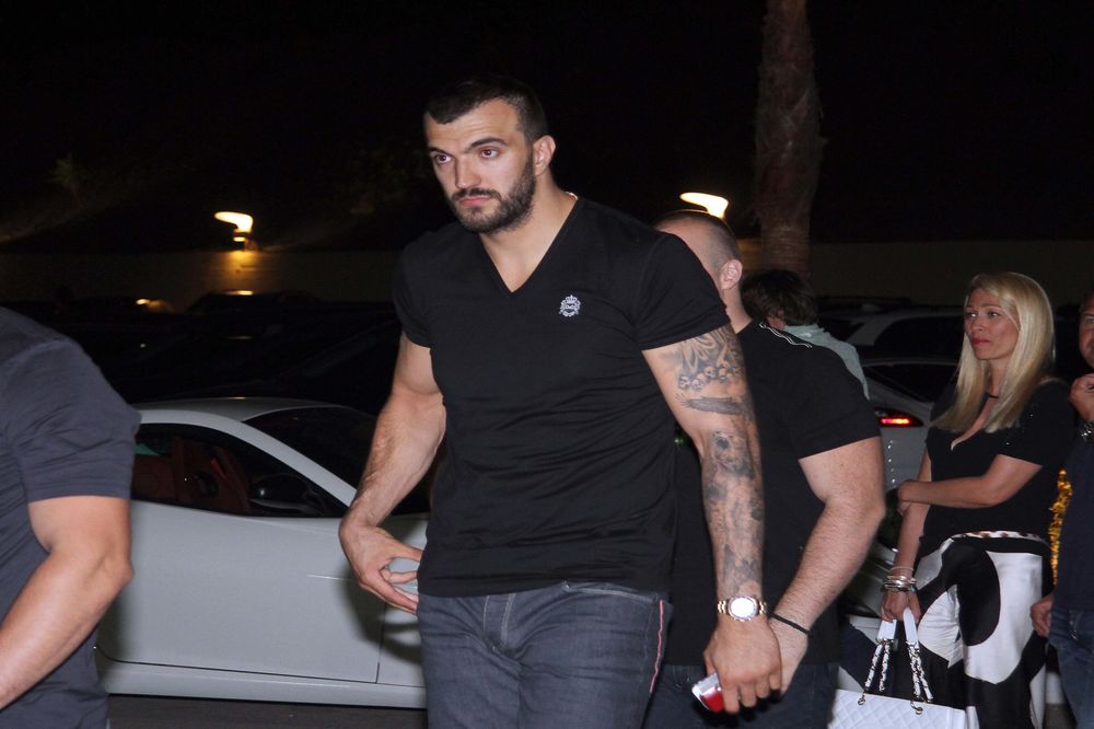 Ja sam drolja i sponzoruša, stavi mi u dupe! Brutalne prozivke (ili istina) za verenicu Nikole Pekovića!