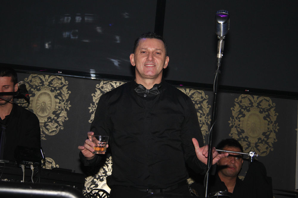 Priključio se Darinom klanu: Folkerove gole fotke kruže internetom!