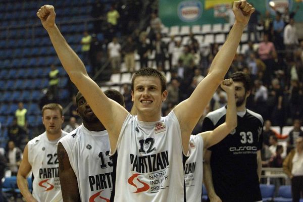 Partizan hoće da vrati ubicu na mesto zločina! (VIDEO)