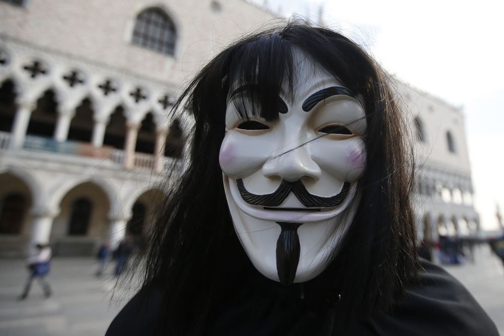 Videli ste ovu masku mnogo puta, ali da li znate ko je čovek koga predstavlja maska Anonimusa?
