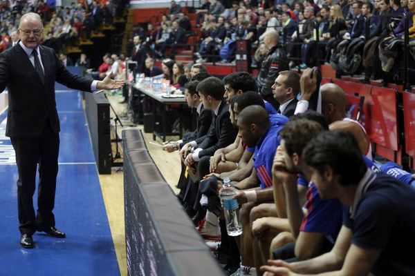 Efes sa brdom problema na Zvezdu: Igrači neplaćeni, predsednik neće da priča sa Dudom!