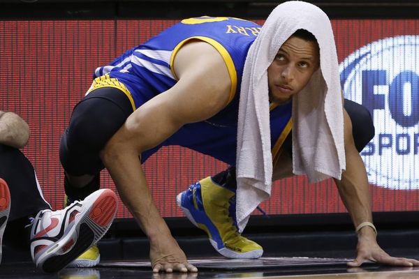 Kakav gest: Kari poklonio patike dečaku za rođendan! (VIDEO)