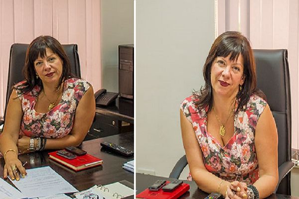 Bože, što sam lepa! Predsednica opštine Surdulica postavila čitav fotosešn na zvaničan sajt! (FOTO)