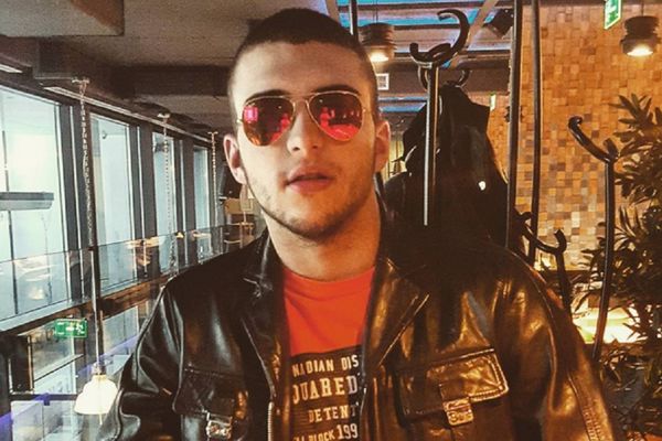 U njegovom zagrljaju nema zime: Veljko uživa s novom devojkom na Kopu (FOTO)