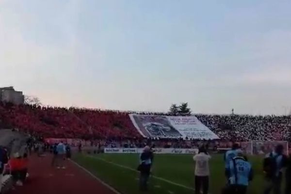 Delije koreografijom prozvale Grobare na početku 150. derbija! (VIDEO)