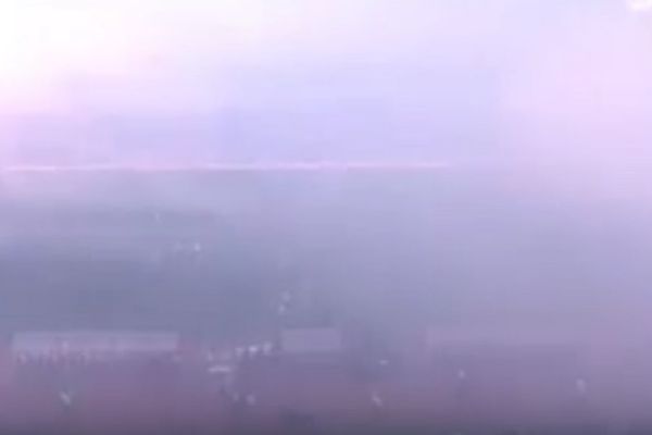 Bakljada Grobara na startu derbija spustila dimnu zavesu na Autokomandu! (VIDEO)