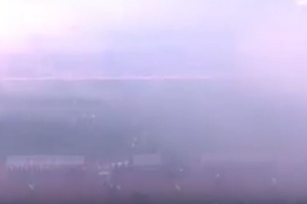 Bakljada Grobara na startu derbija spustila dimnu zavesu na Autokomandu! (VIDEO)