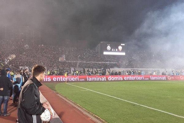 Grobari prozvali Vazuru da ih namešta policiji!