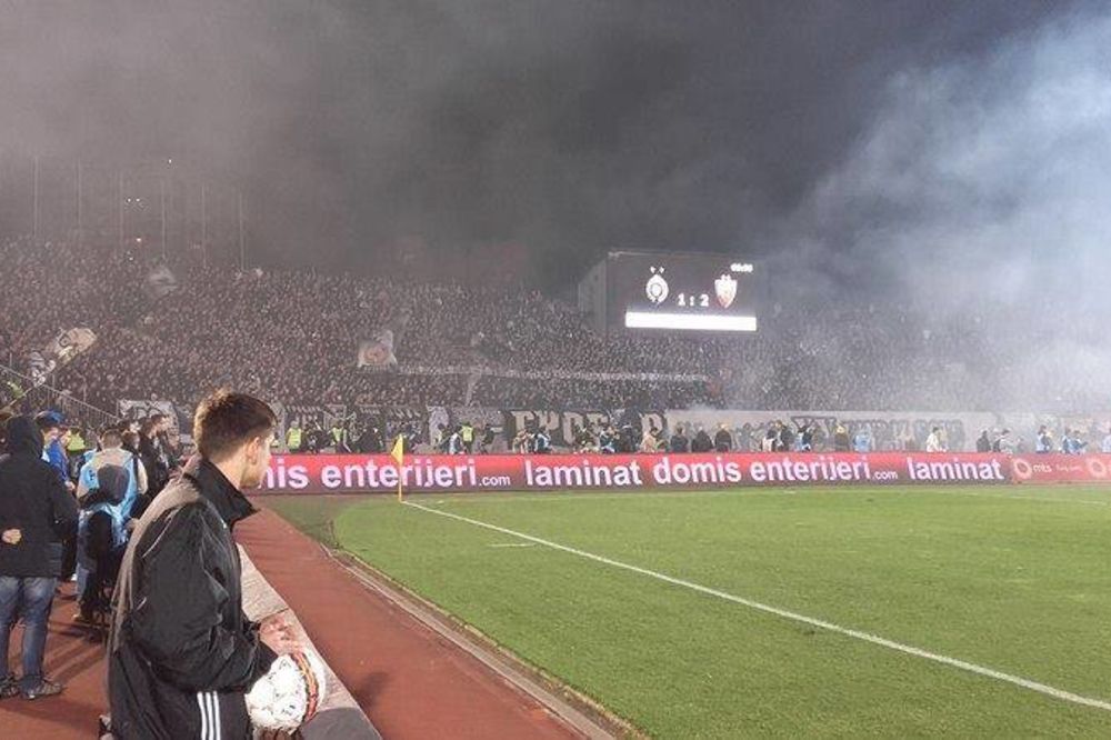 Grobari prozvali Vazuru da ih namešta policiji!