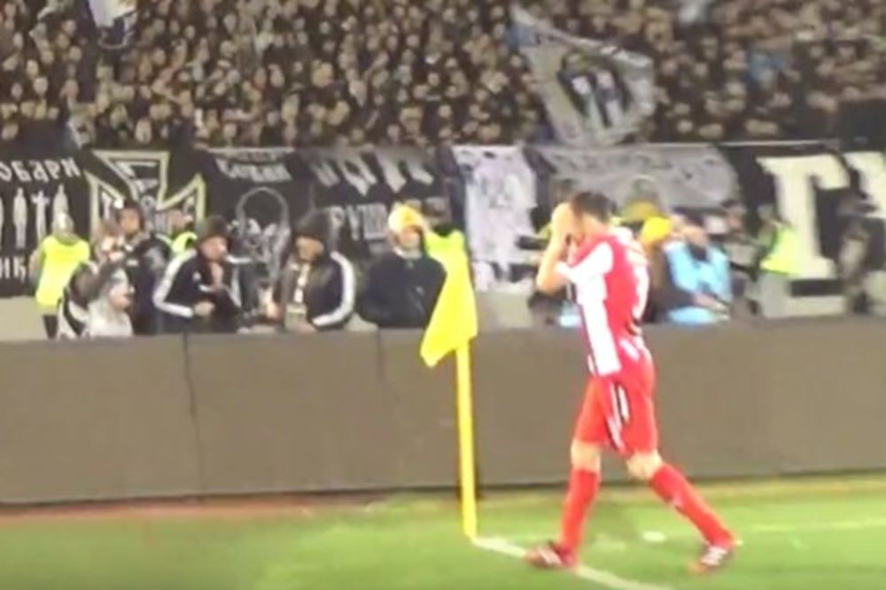 Pogodili ga mobilnim telefonom: Trenutak kada su gađali Lukovića svim i svačim! (VIDEO)