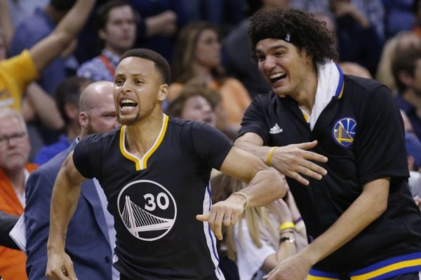 Kari se sprda sa košarkom: Pogodak sa pola terena rešio triler protiv Oklahome! (FOTO) (VIDEO)