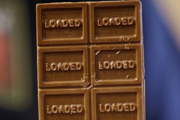 Strah na Ostrvu: Ceo stadion evakuisan zbog paketa u kom se nalazio - slatkiš!