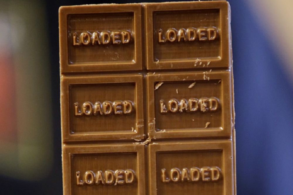 Strah na Ostrvu: Ceo stadion evakuisan zbog paketa u kom se nalazio - slatkiš!