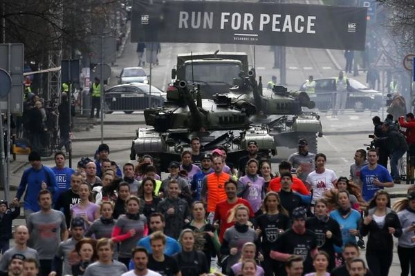 Tenkovi izašli u centar Beograda: Nikada nećete pogoditi zašto! (VIDEO)