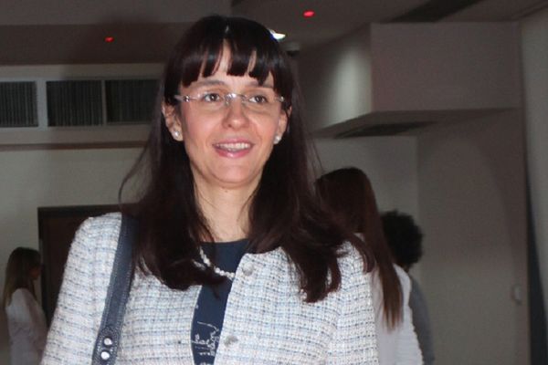 Živi na teretu građana: Muž bivše ministarke nije došao na posao 5 godina, a redovno prima platu! (FOTO)