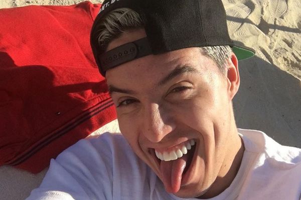 Kakav je ovo imidž? Nasri ofarbao glavu u boje Sitija! (FOTO)