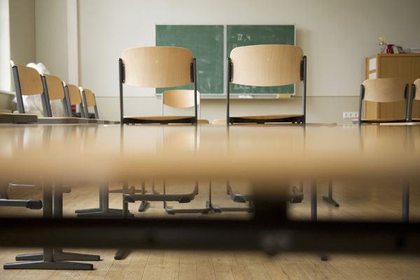 Hiljade mališana ostalo kod kuće: Mađarske učionice zvrje prazne!