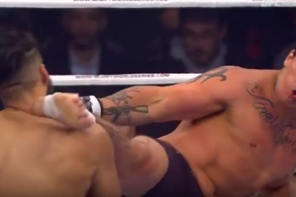 Brutalan nokaut u 40. sekundi: Izveo udarac nogom o kome priča borilački svet! (VIDEO)