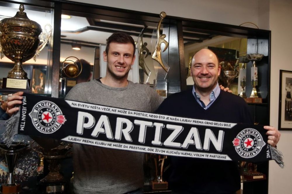 Veličković potpisao za Partizan i zadužio dobro poznati broj! (FOTO)