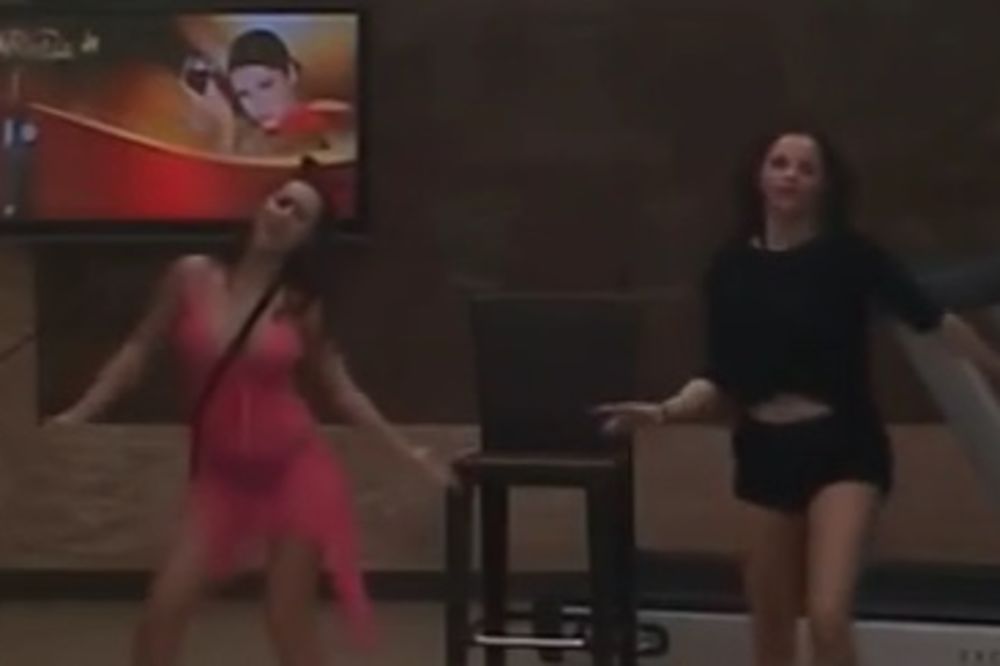 Maca Diskrecija se upiškila uživo u programu! A želudac će vam se prevrnuti kad čujete šta je obećala sledeće!