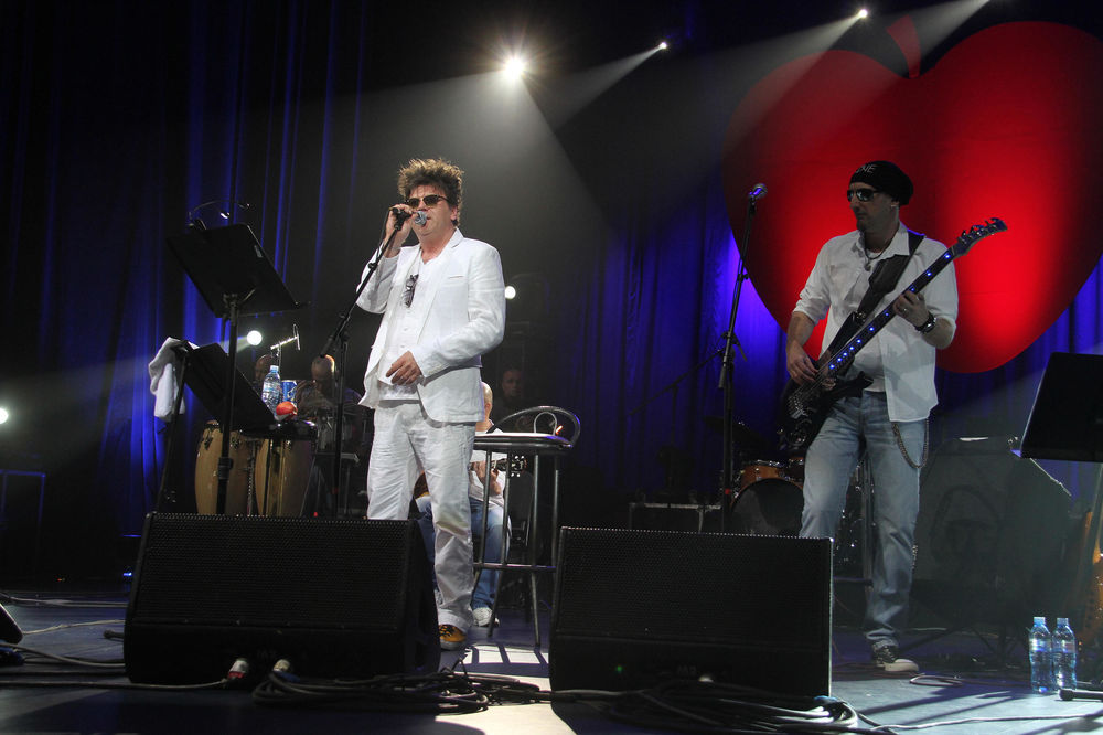 Naježili smo se! Tragična smrt pevača Crvene jabuke od koje se stara Juga još nije oporavila!