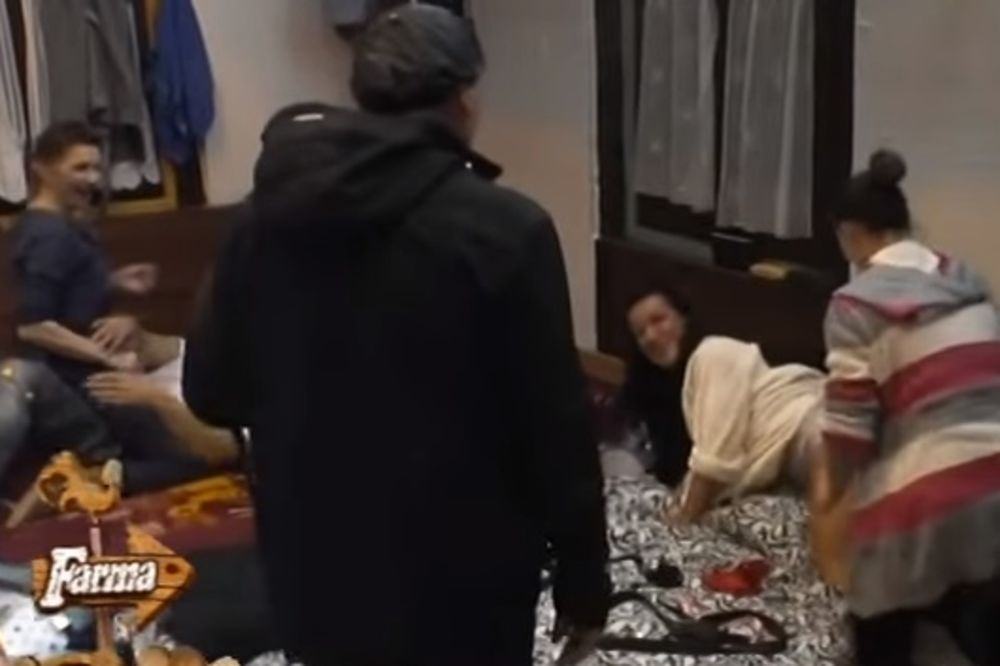Perverzne igirce na Farmi: Cuca bičevala Dušicu po goloj zadnjici (VIDEO)