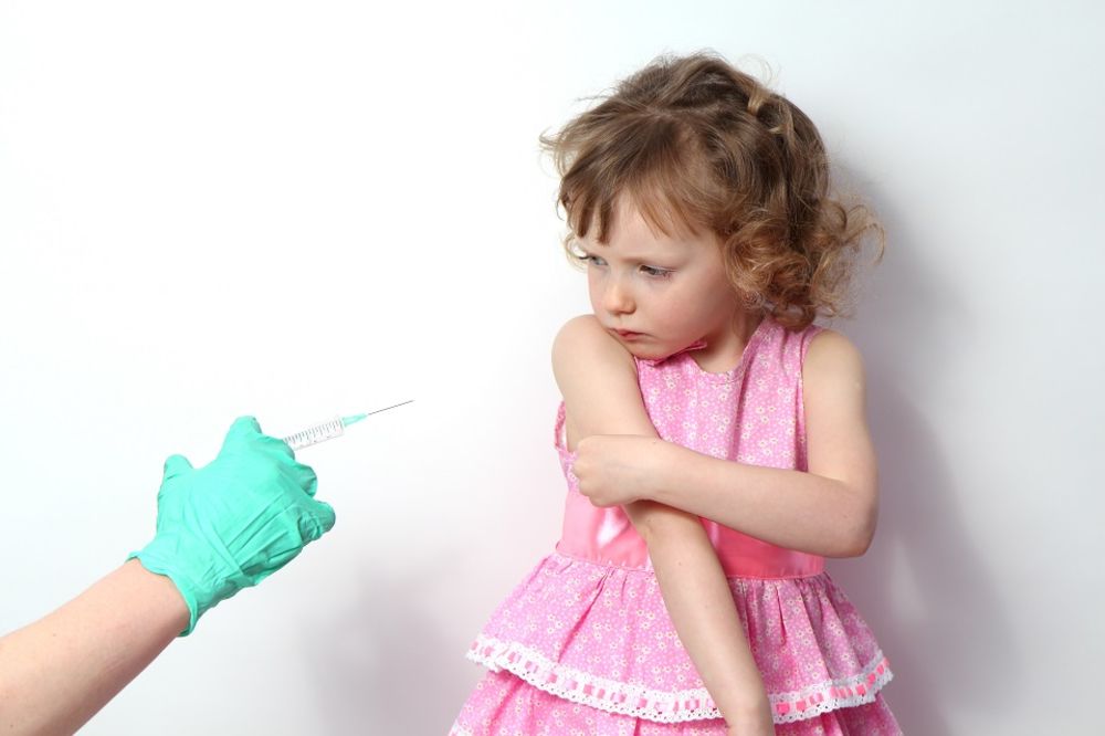 Vakcinisati dete ili ne? Evo zašto ih (ne) treba pelcovati! (FOTO)