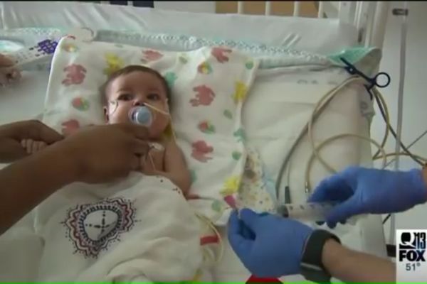 Život mu se gasio, koža mu je bila skroz poplavela, ali mali heroj s novim srcem je pobedio! (VIDEO)