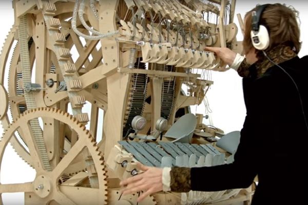 Ovakav instrument nikada niste čuli i videli! 2.000 klikera svira za vas! (VIDEO)